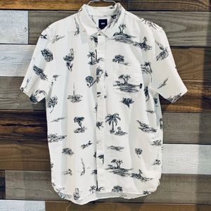 Vans Short Sleeve Button-down Shirt (Size L)